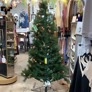 K 6.5’ Half Christmas Tree Pre-Lit