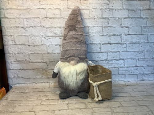 K Gnome gnome with planter
