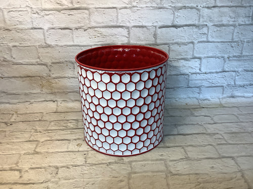 K 7x7 in red and white honey comb pot