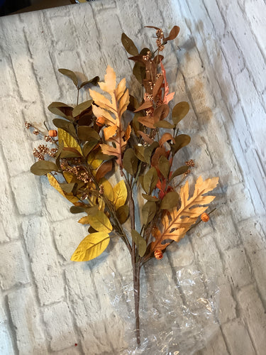K autumn leaf and berry