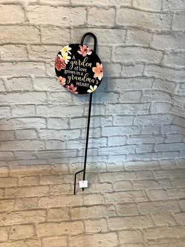 K grandma’s garden stake