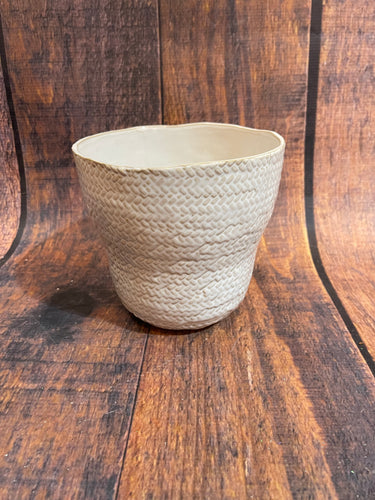 K White Textured Pot